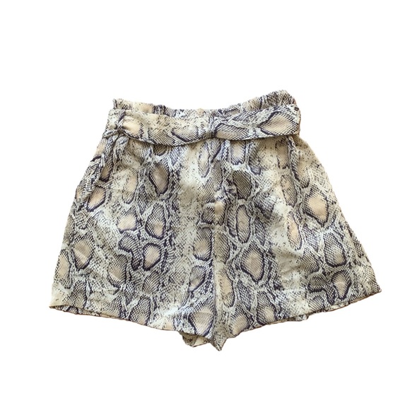 Snake print belted satin shorts with pockets 🐍 - Picture 3 of 3